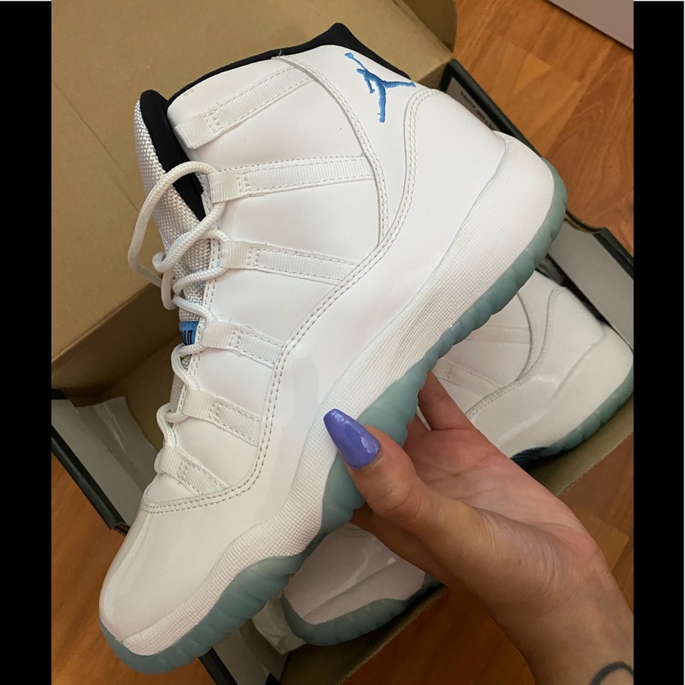 Jordan 11 Retro Legend Blue